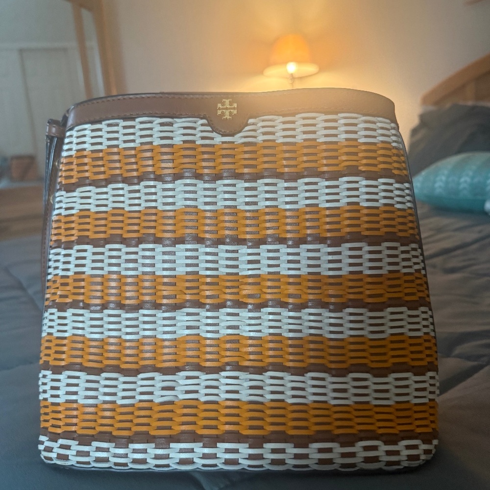 Tory Burch woven handbag. White/Brown/Orange.